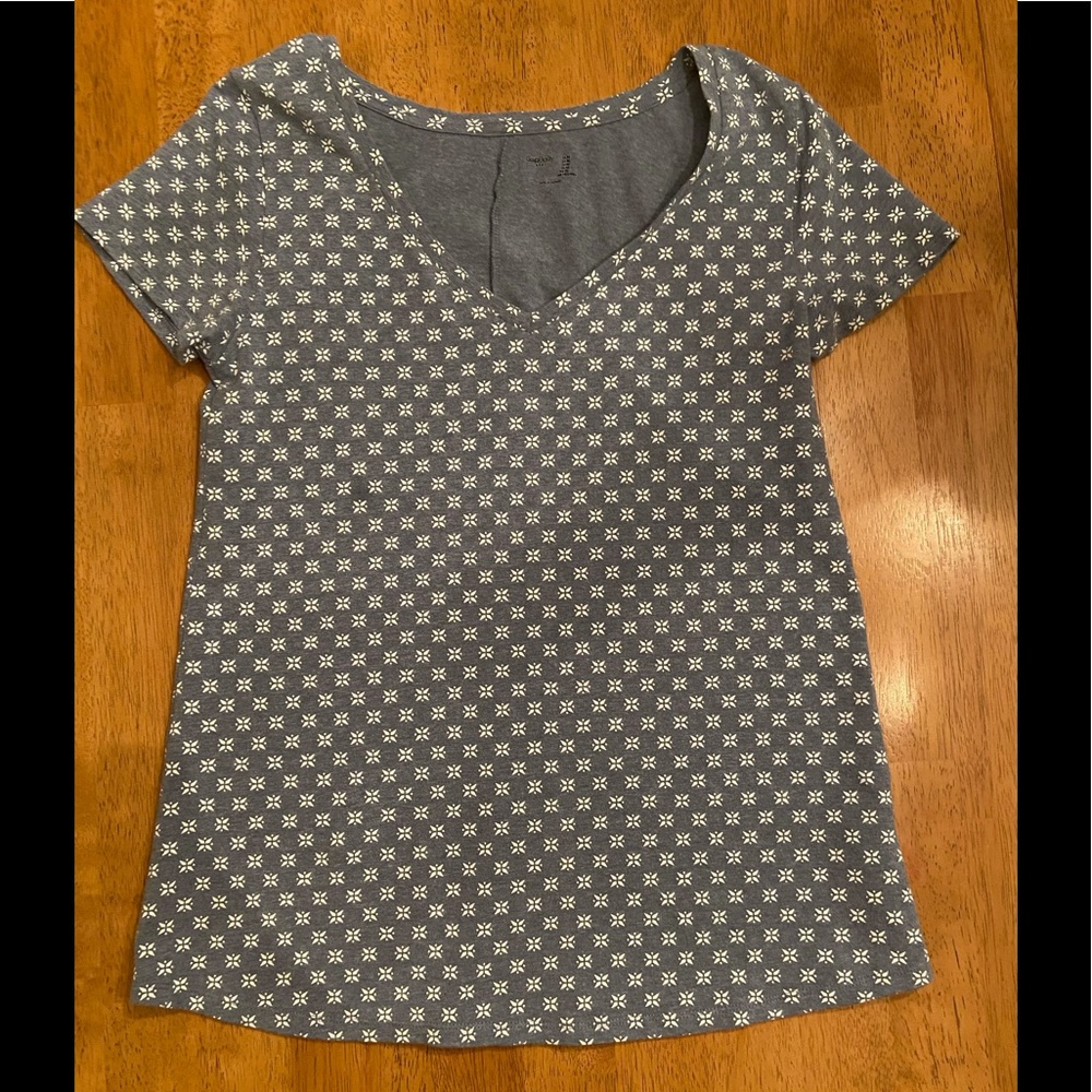 Gap M short sleeve wrinkle-free blue and white top